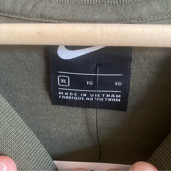 Nike Sportswear Pocket Tee SZ XL NEW Olive - Picture 3 of 4